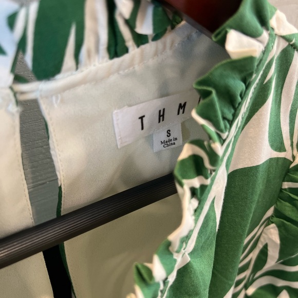 Women's THML Green Palm Leaf Ruffle Dress Size Small Excellent Condition - Picture 4 of 6